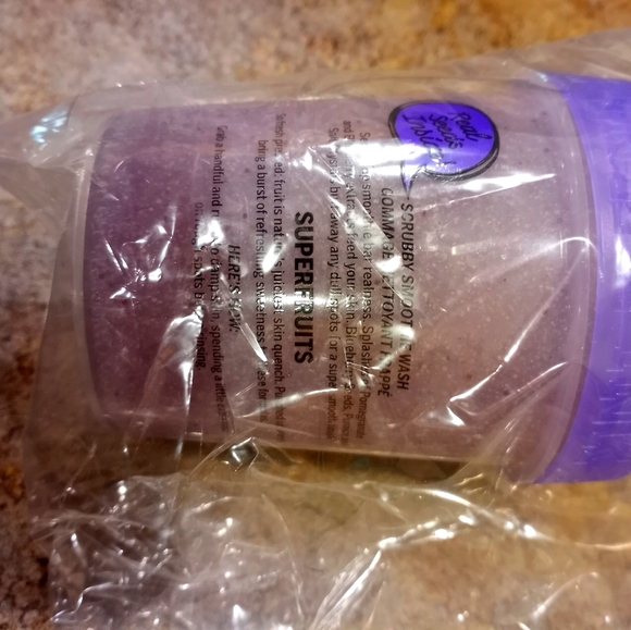 💜VS PINK BODY SCRUB💜 - Picture 2 of 4